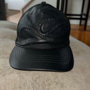 GUCCI - Authentic 🌟 Kingsnake Embossed leather baseball cap!